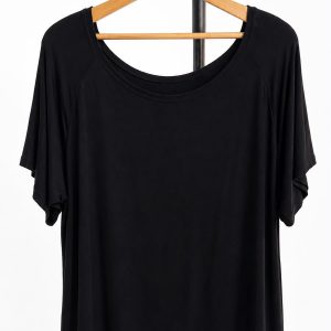 Blusa básica em tecido leve e macio