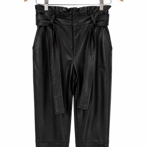 Calça feminina em couro sintético preto