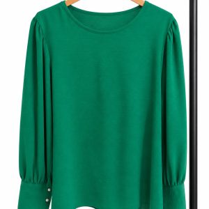 Blusa feminina em tom verde vibrante.