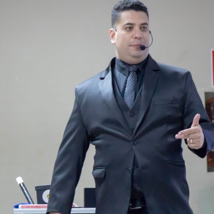 Palestra combate a violência